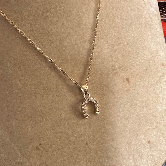 Gold Horseshoe Pendant Necklace - Picture 2 of 3